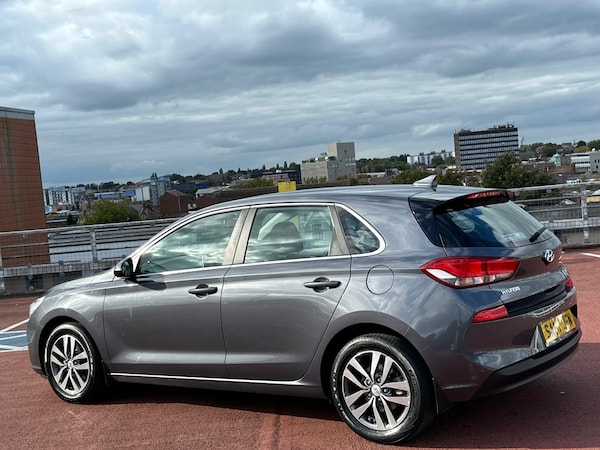 Used Hyundai i30 2017 for sale - 76127118: Photo 2
