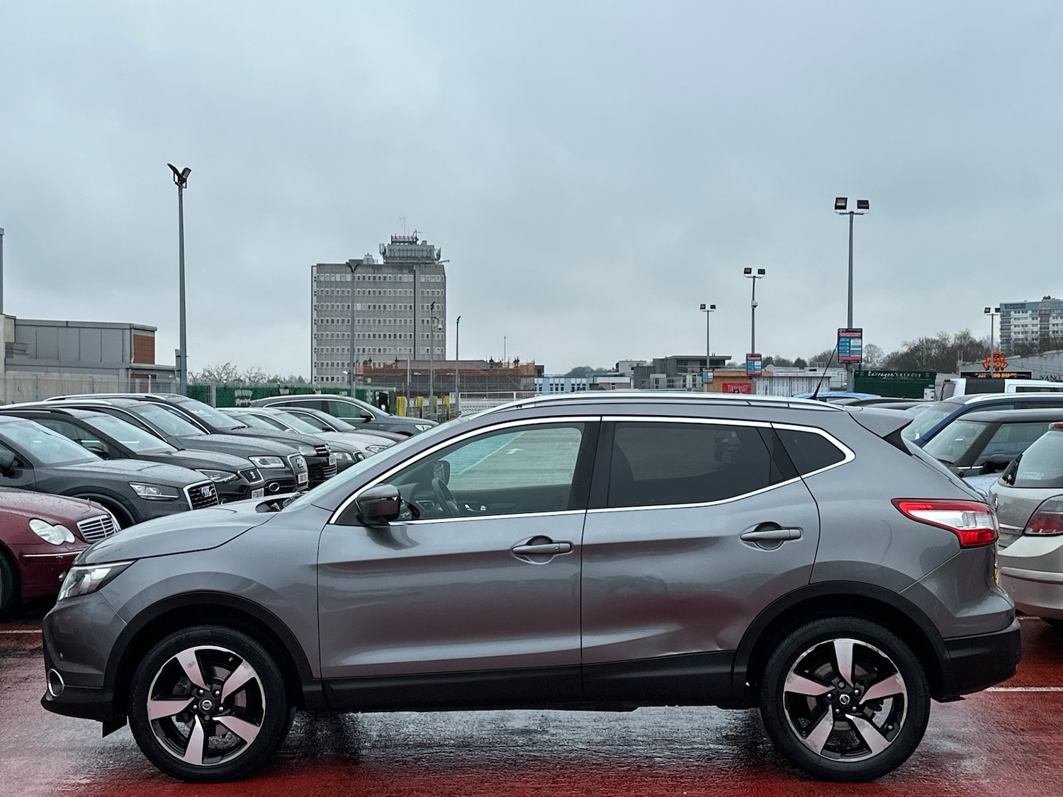 Used Nissan Qashqai 2015 for sale - 77687744: Photo 11