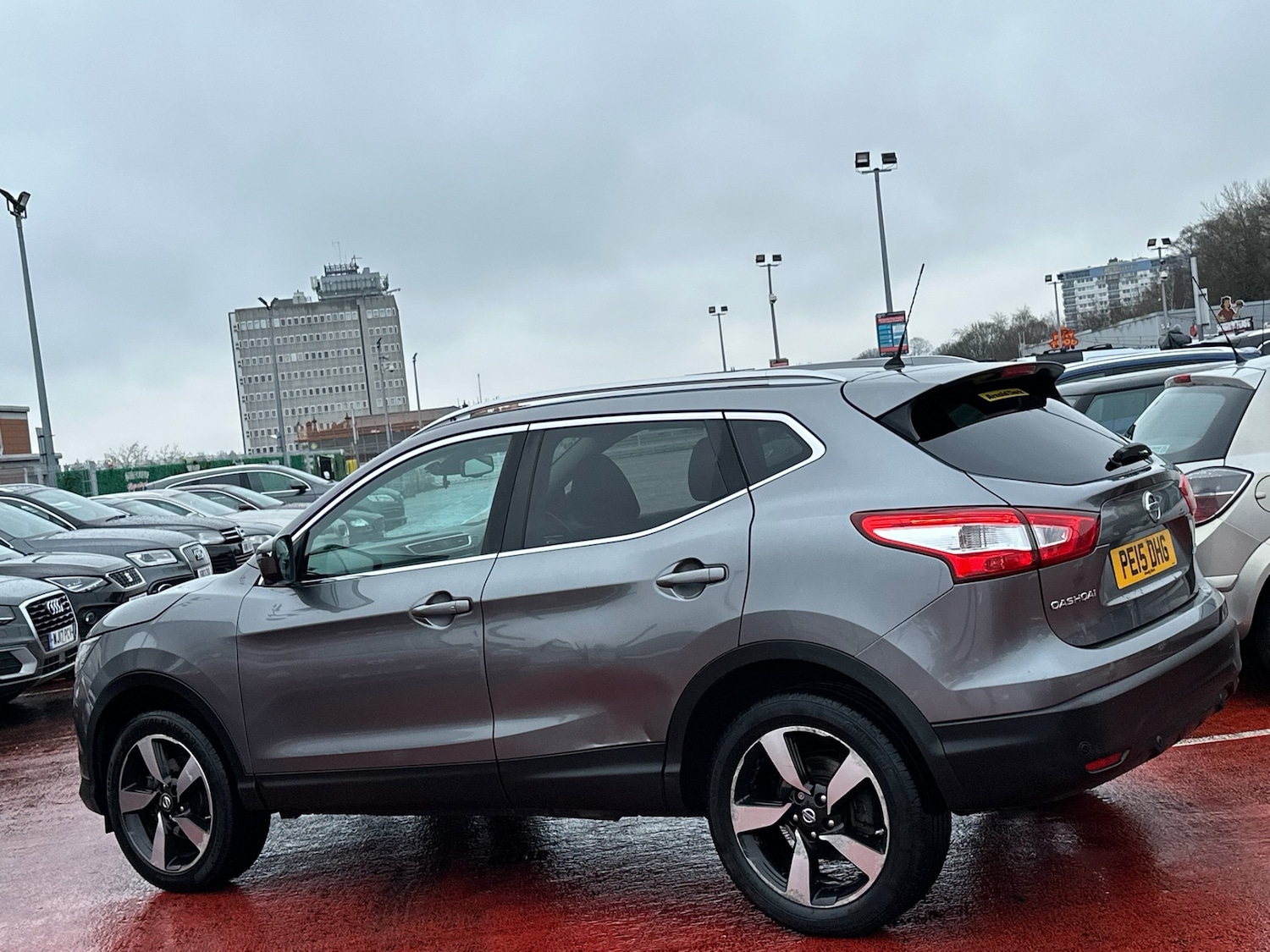 Used Nissan Qashqai 2015 for sale - 77687744: Photo 2