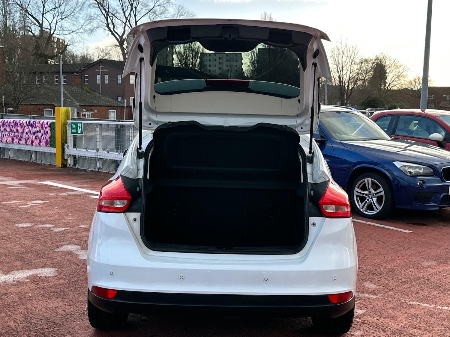 Used Ford Focus 2015 for sale - 76958707: Photo 5