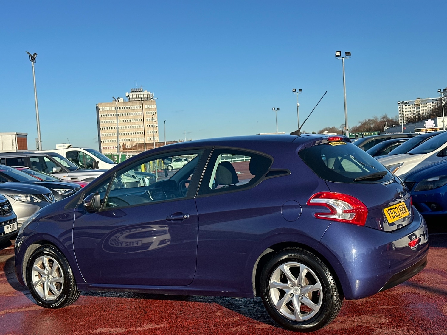 Used Peugeot 208 2013 for sale - 76879381: Photo 2