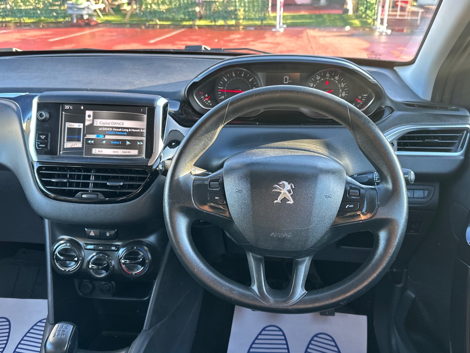 Used Peugeot 208 2013 for sale - 76879381: Photo 4