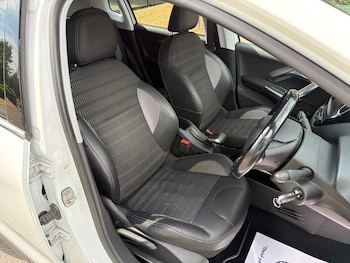 Used Peugeot 2008 2018 for sale - 79162278: Photo