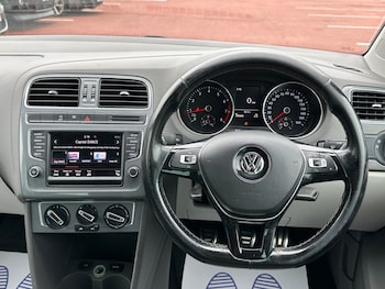 Used Volkswagen Polo 2015 for sale - 75773025: Photo