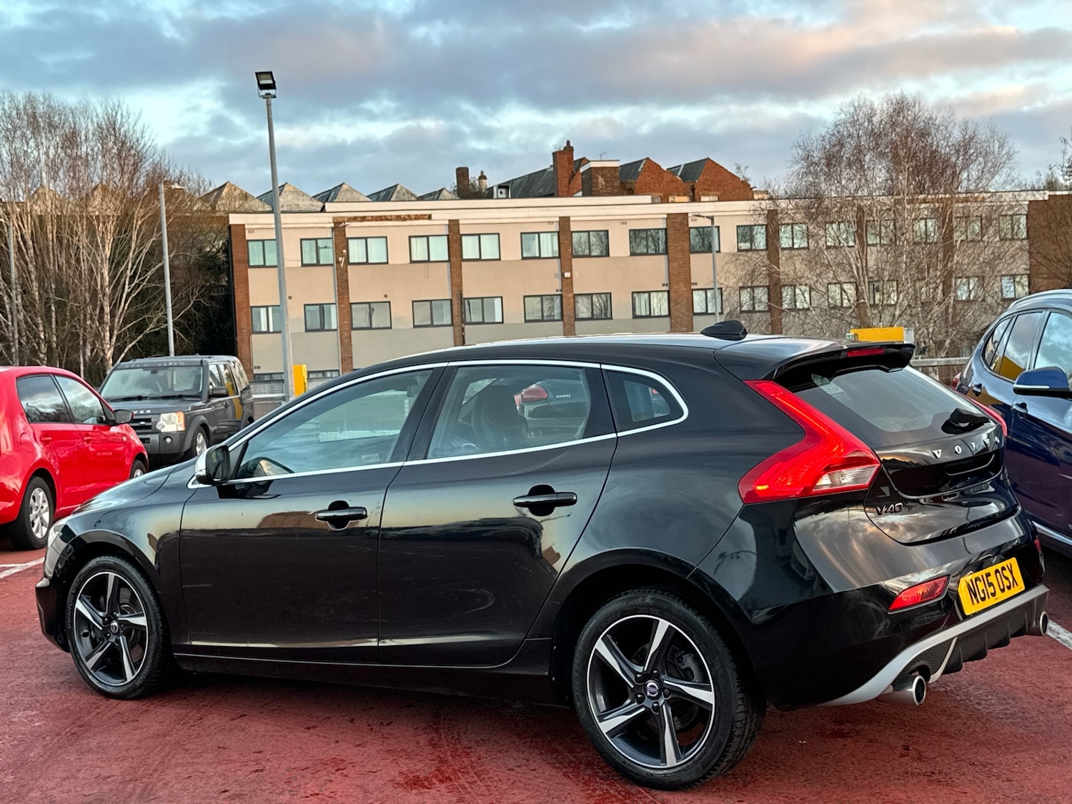 Used Volvo V40 2015 for sale - 76963800: Photo 2