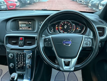 Used Volvo V40 2015 for sale - 76963800: Photo