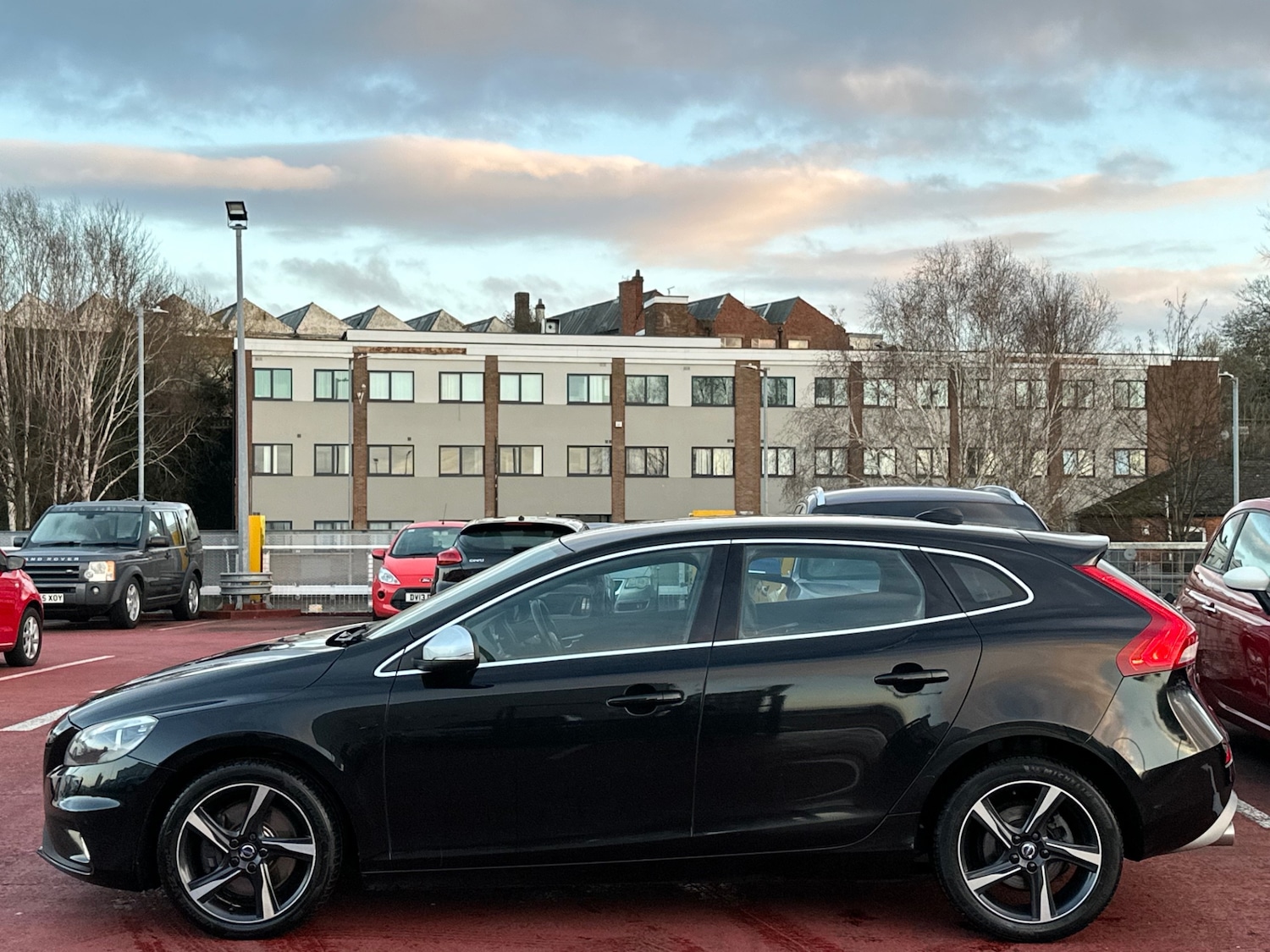 Used Volvo V40 2015 for sale - 76963800: Photo 8