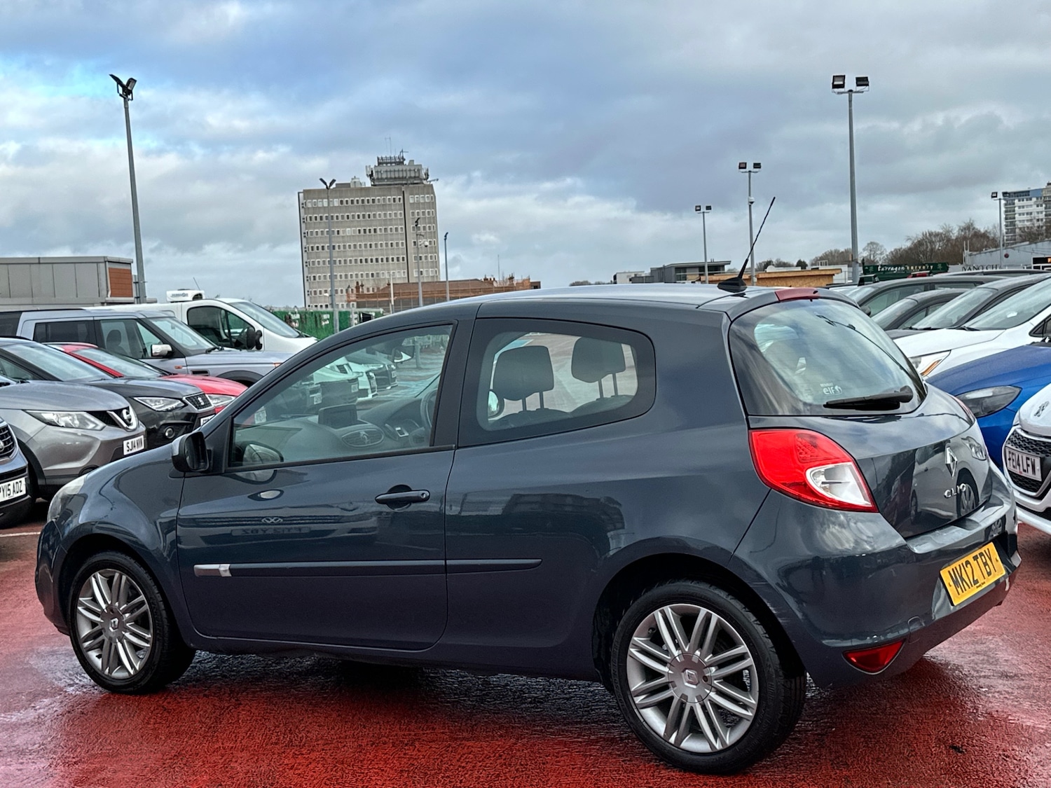 Used Renault Clio 2012 for sale - 76959749: Photo 2