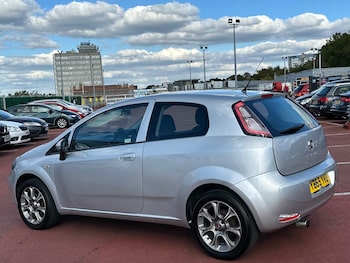 Used Fiat Punto 2016 for sale - 76046708: Photo