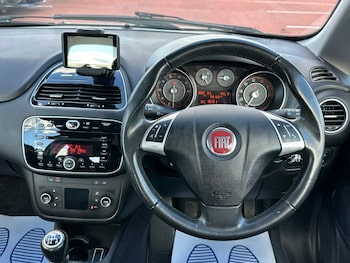 Used Fiat Punto 2016 for sale - 76046708: Photo