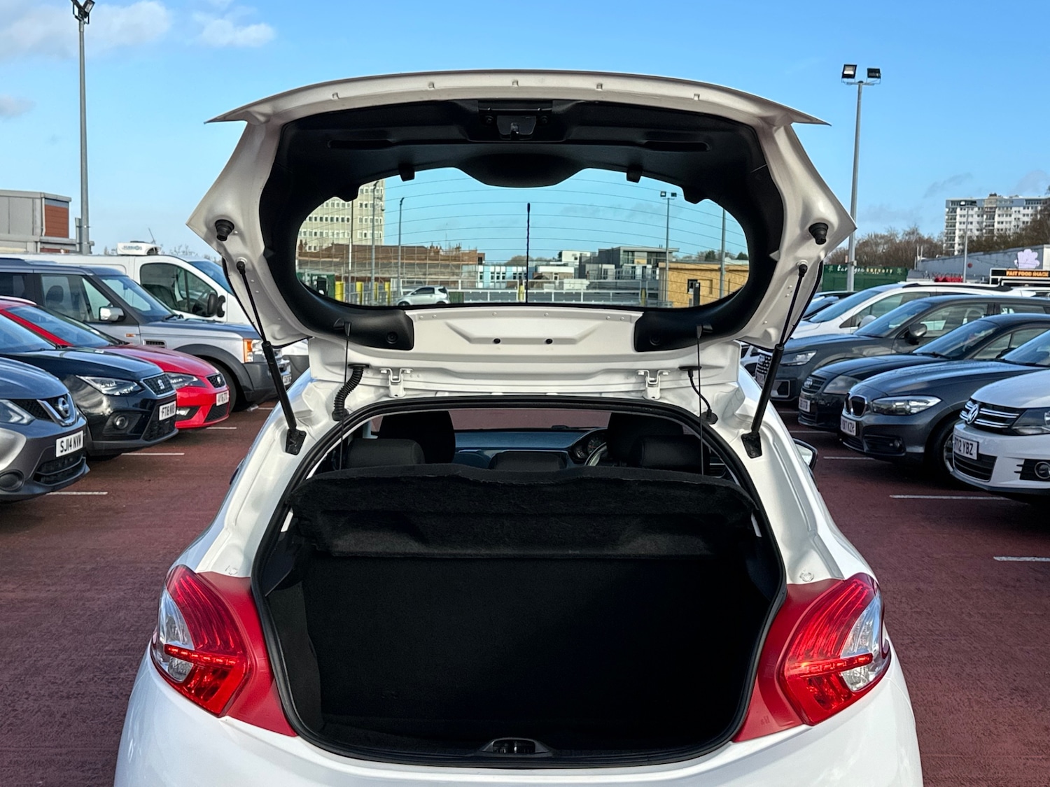 Used Peugeot 208 2014 for sale - 76742273: Photo 12