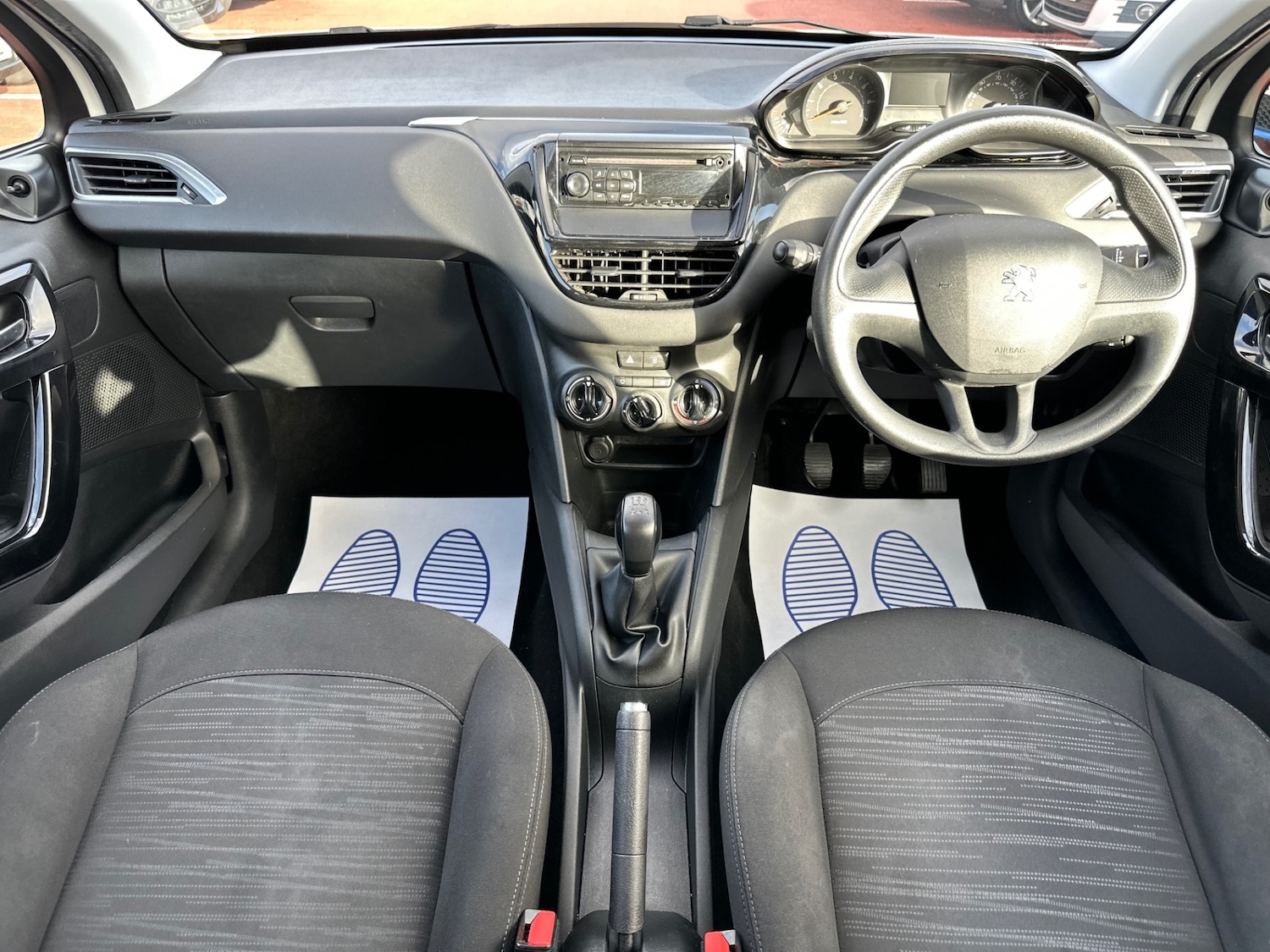 Used Peugeot 208 2014 for sale - 76742273: Photo 16