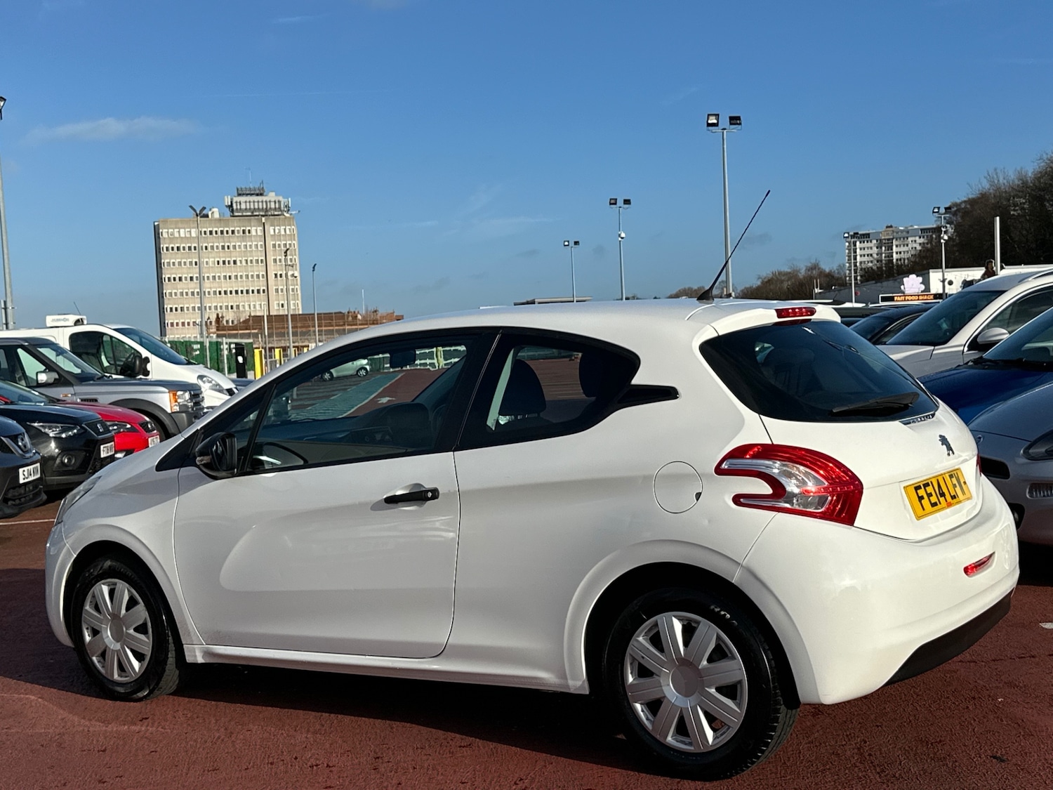 Used Peugeot 208 2014 for sale - 76742273: Photo 2
