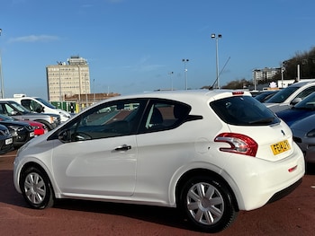 Used Peugeot 208 2014 for sale - 76742273: Photo