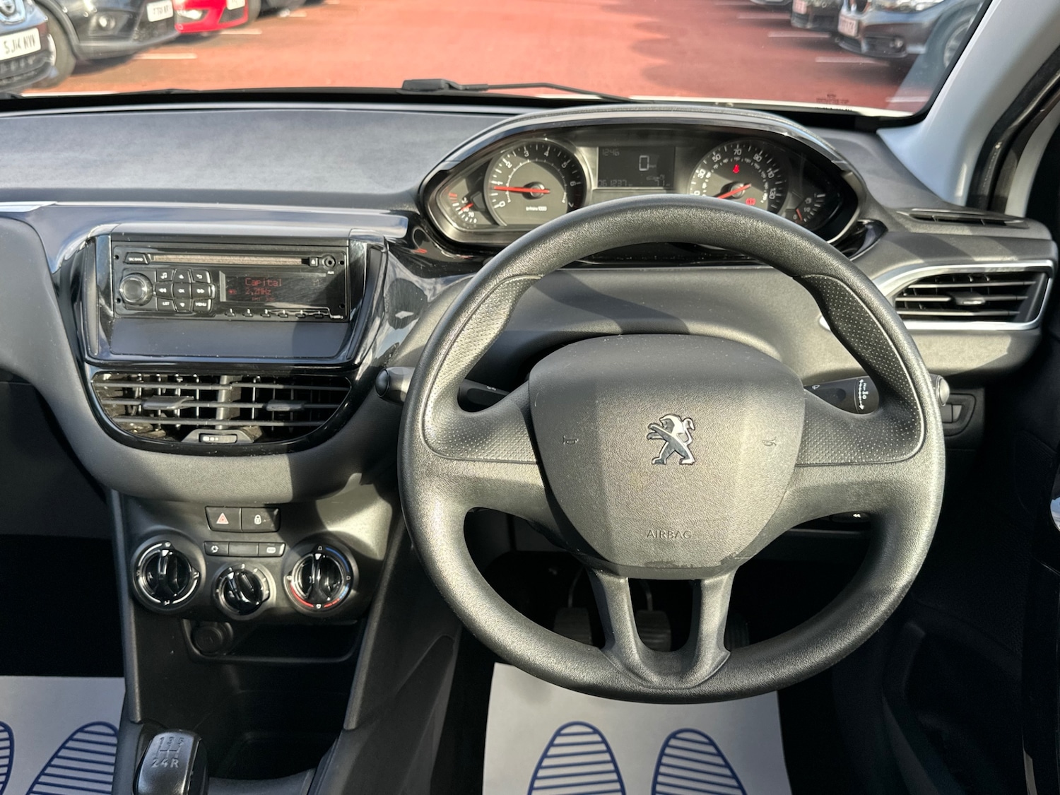 Used Peugeot 208 2014 for sale - 76742273: Photo 4