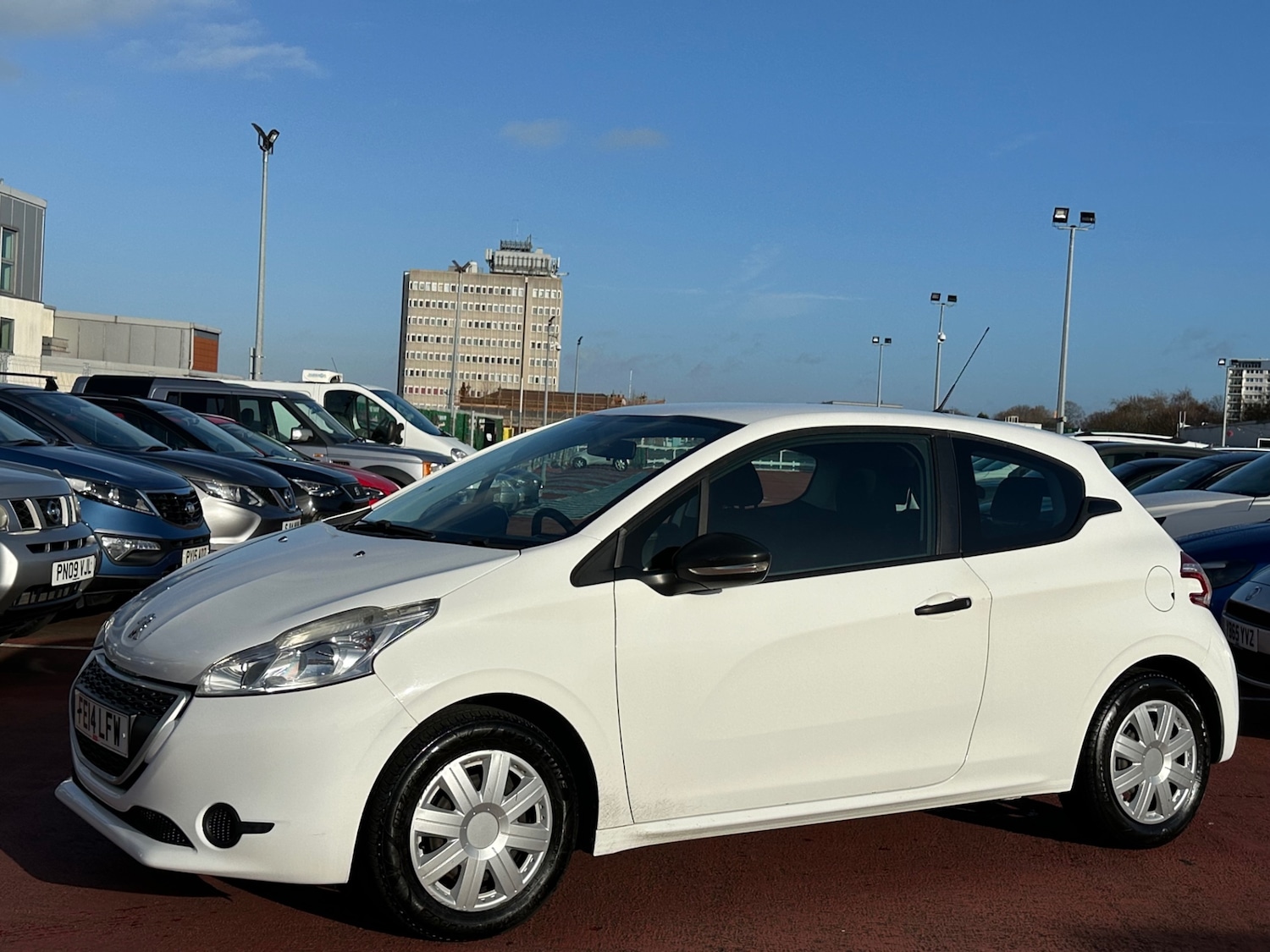 Used Peugeot 208 2014 for sale - 76742273: Photo 6