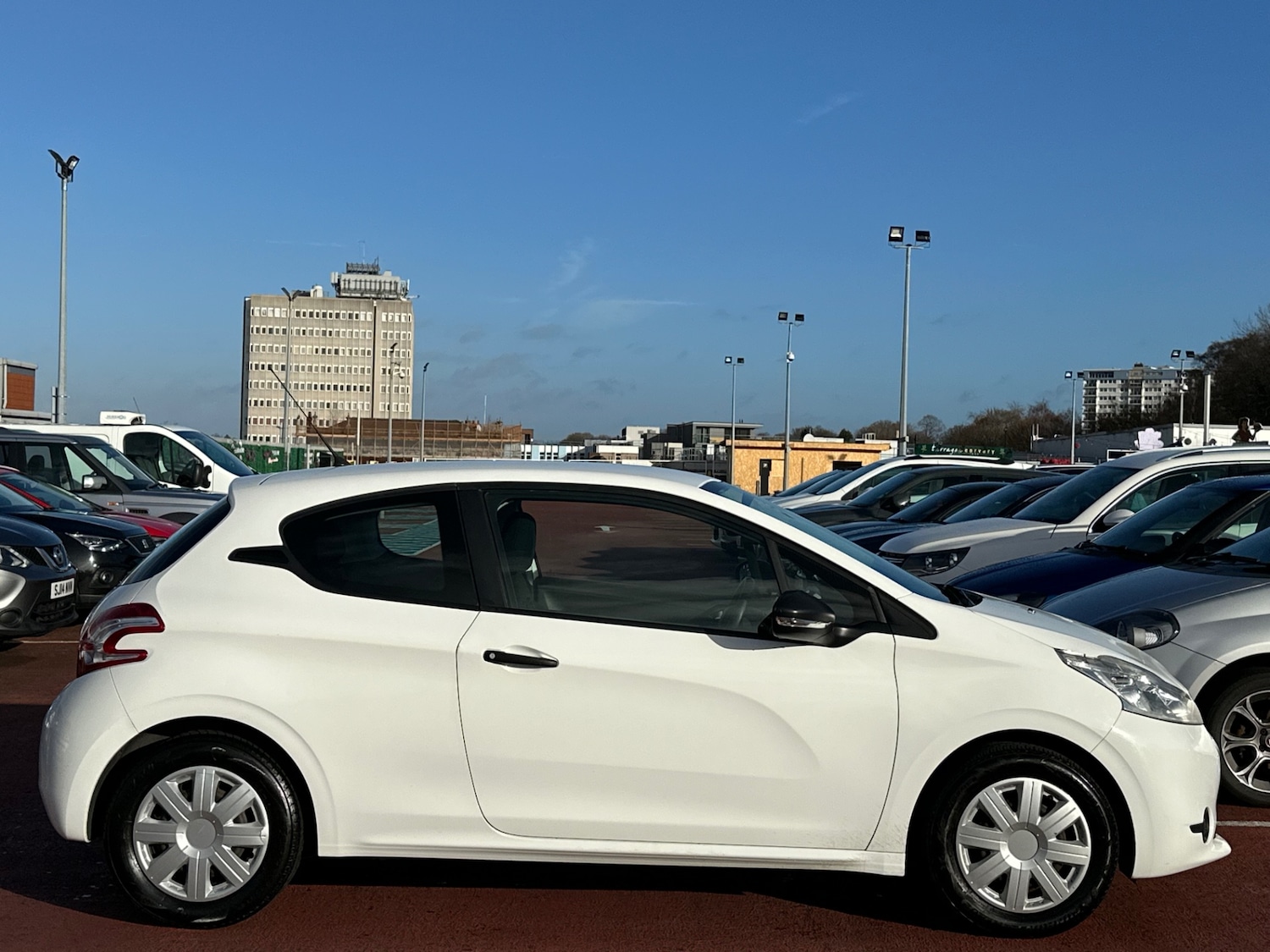 Used Peugeot 208 2014 for sale - 76742273: Photo 8