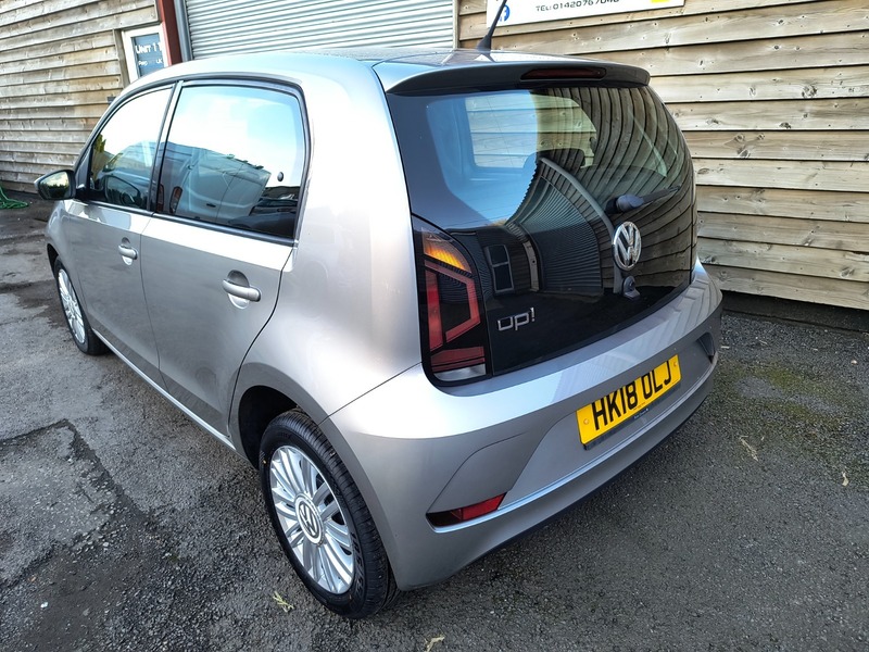 Used Volkswagen up! 2018 for sale - 77821764: Photo 2