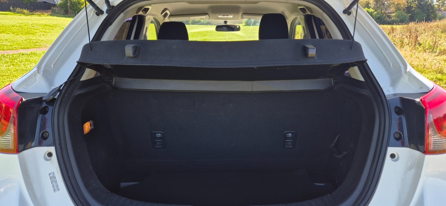 Used Mazda Mazda2 2015 for sale - 76879630: Photo 10