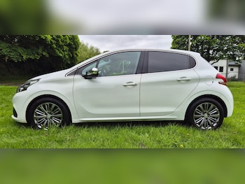 Used Peugeot 208 2016 for sale - 78976600: Photo