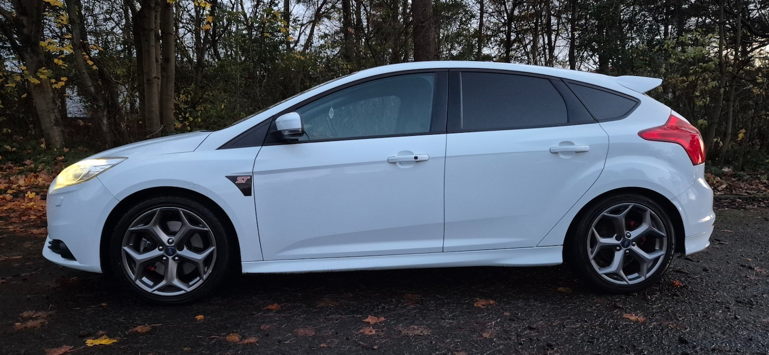 Used Ford Focus 2013 for sale - 76583363: Photo 2