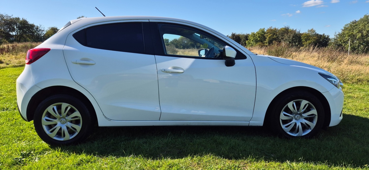 Used Mazda Mazda2 2015 for sale - 76555331: Photo 2