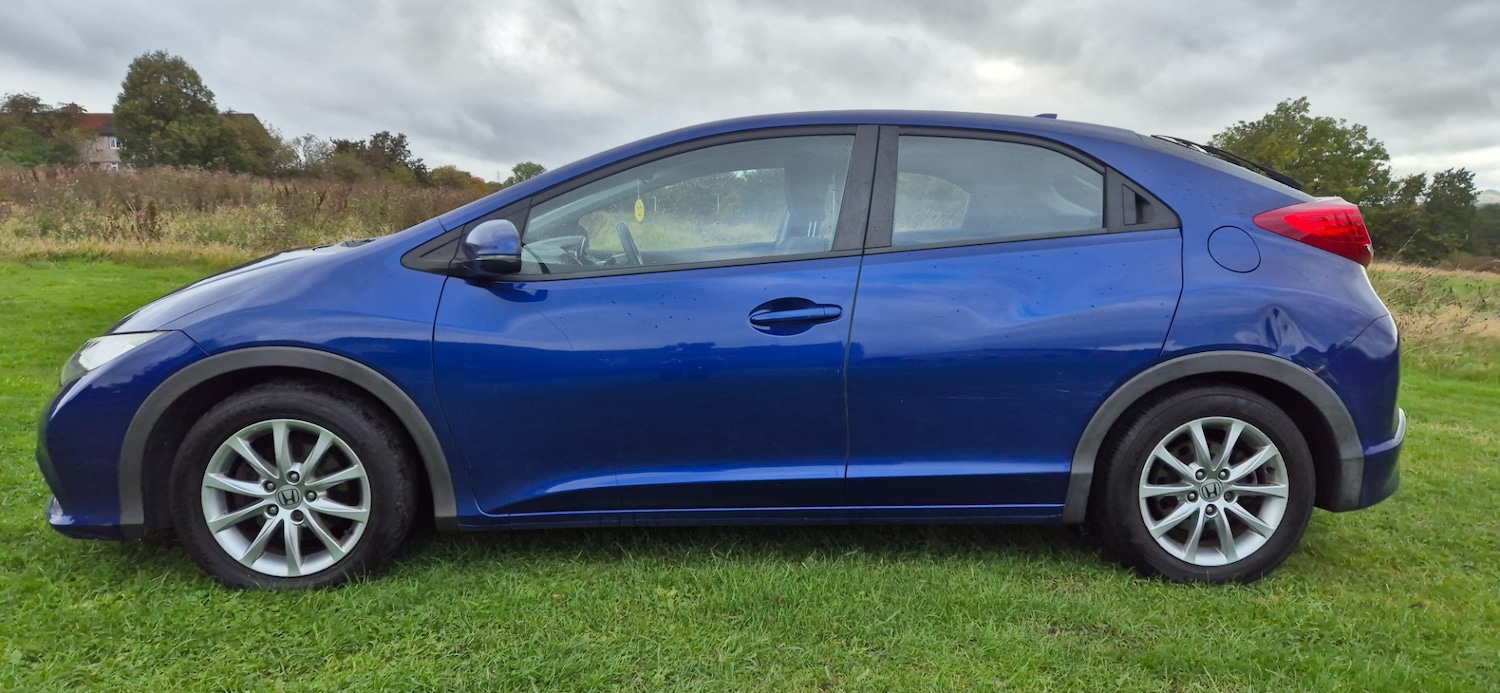 Used Honda Civic 2012 for sale - 76784782: Photo 2