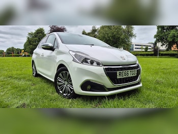 Used Peugeot 208 2016 for sale - 79352576: Photo