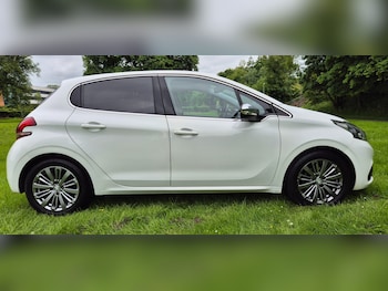 Used Peugeot 208 2016 for sale - 79352576: Photo