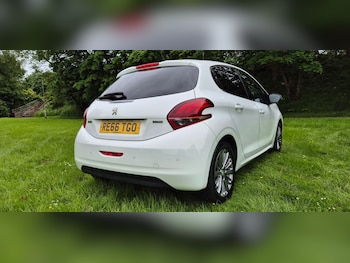 Used Peugeot 208 2016 for sale - 79352576: Photo