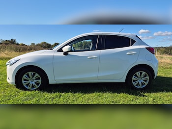 Used Mazda Mazda2 2015 for sale - 76598527: Photo
