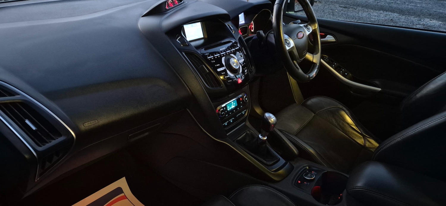 Used Ford Focus 2013 for sale - 76785140: Photo 13