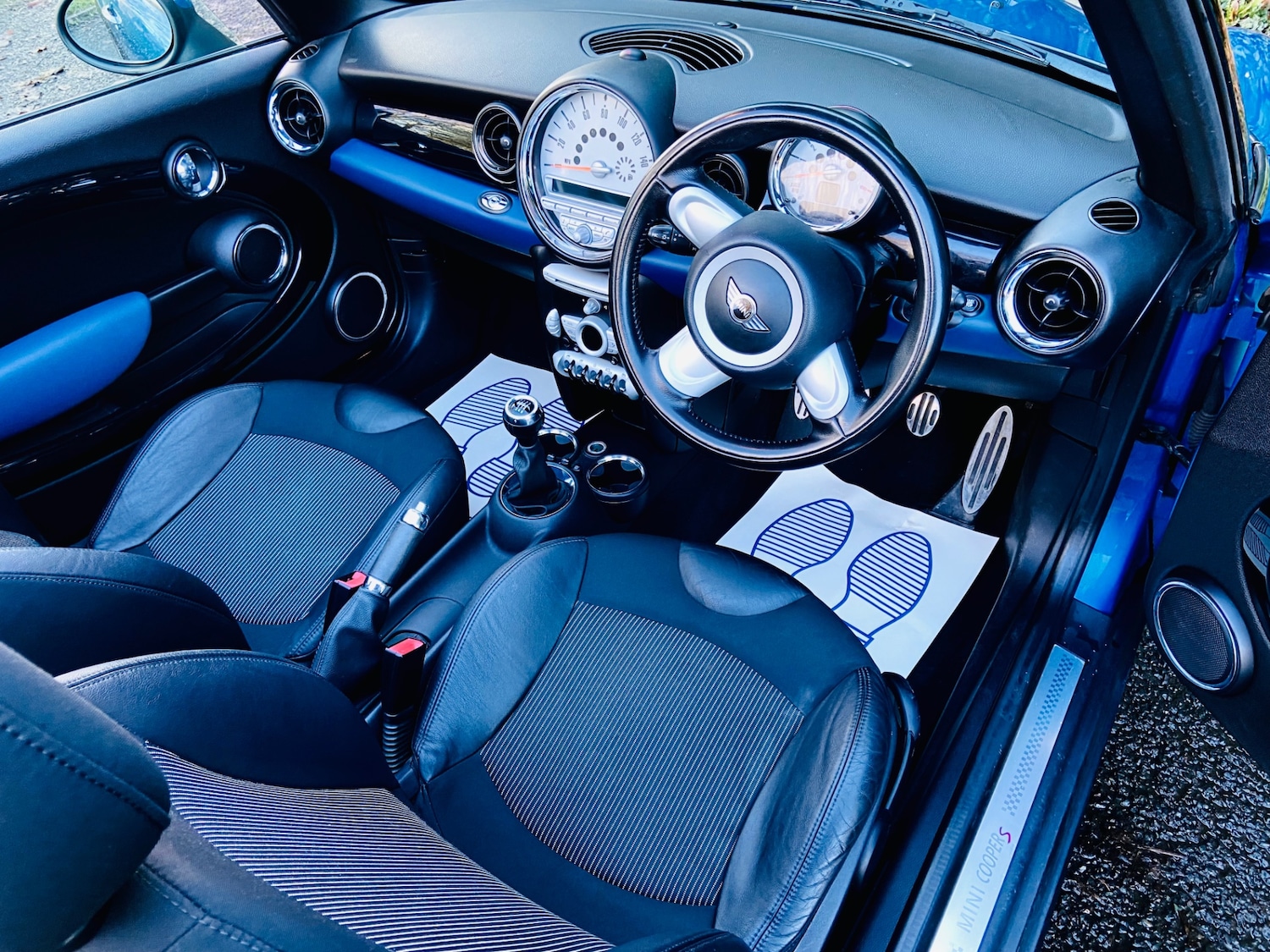 Used MINI Convertible 2010 for sale - 76725971: Photo 10