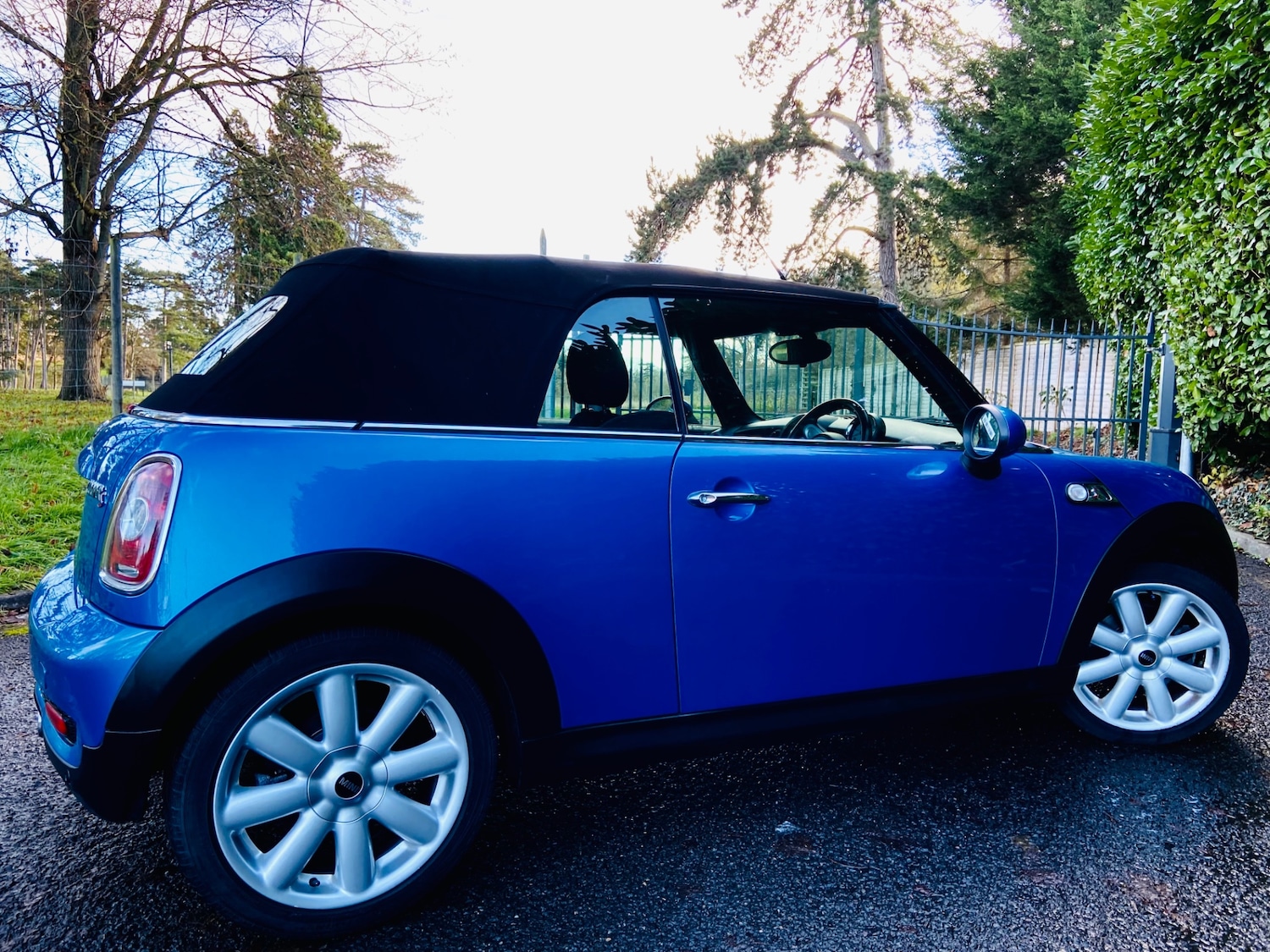 Used MINI Convertible 2010 for sale - 76725971: Photo 2