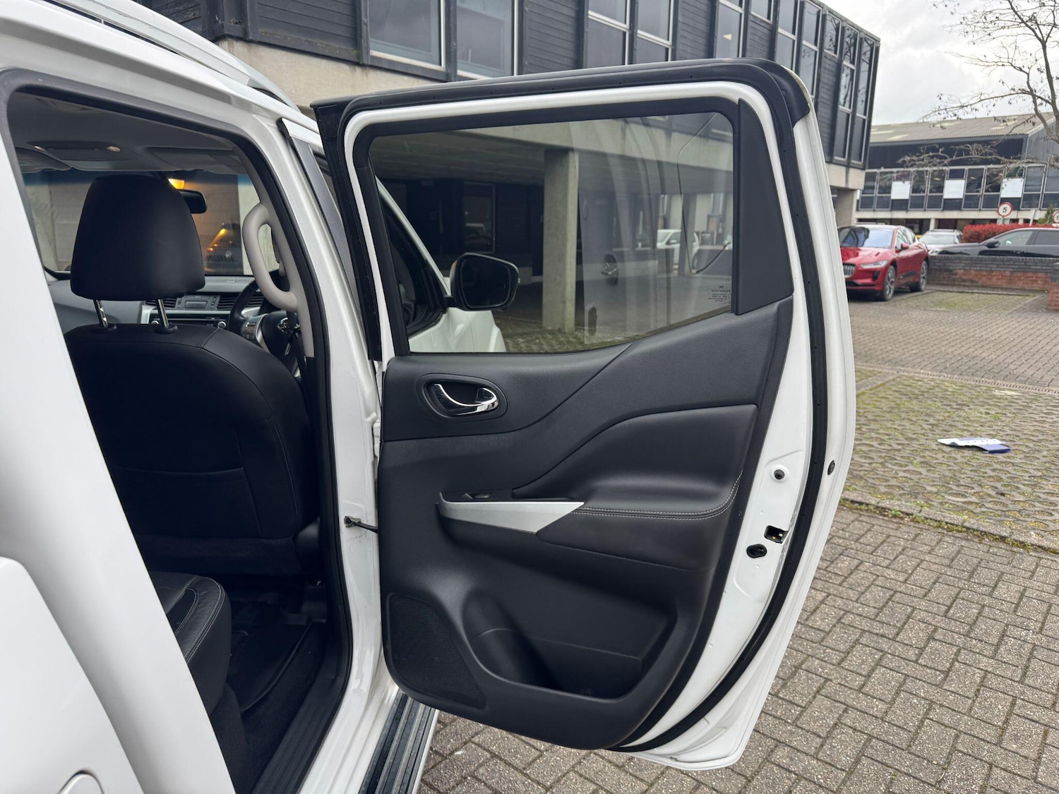 Used Nissan Navara 2017 for sale - 77625470: Photo 26