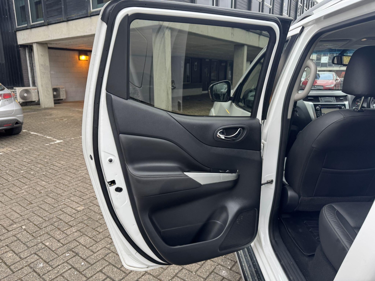 Used Nissan Navara 2017 for sale - 77625470: Photo 42