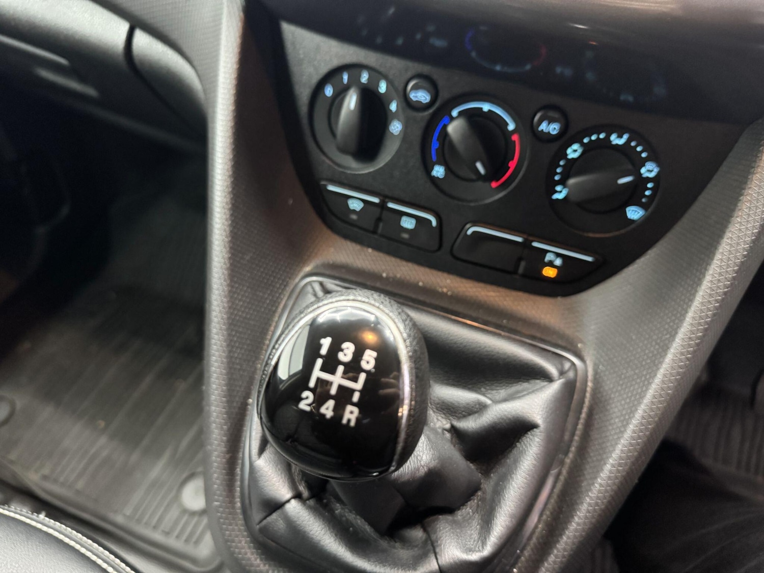 Used Ford Transit Connect 2017 for sale - 76926403: Photo 26