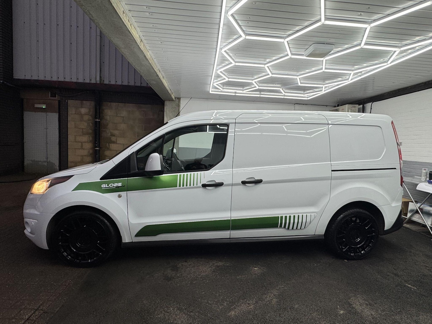 Used Ford Transit Connect 2017 for sale - 76926403: Photo 4