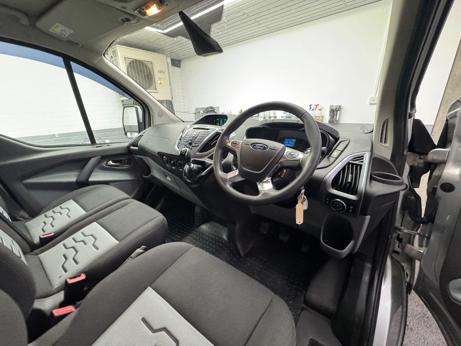 Used Ford Transit Custom 2015 for sale - 76926207: Photo 28