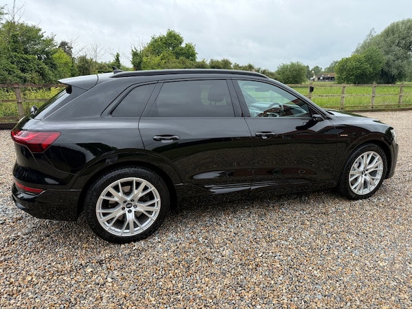 Used Audi e-tron 2020 for sale - 74626725: Photo 7