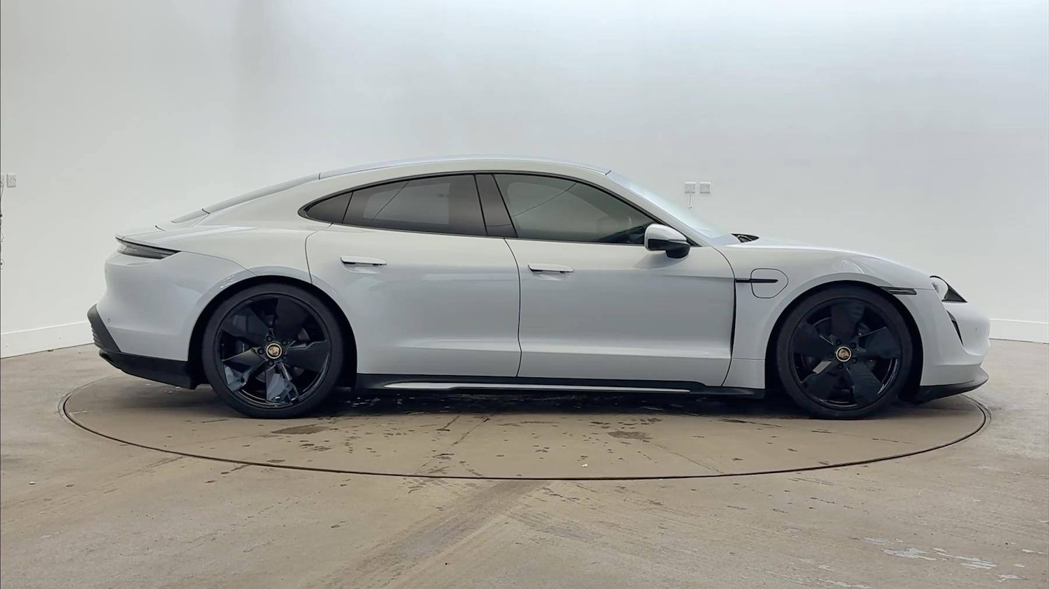 Used Porsche Taycan 2021 for sale - 77085091: Photo 3