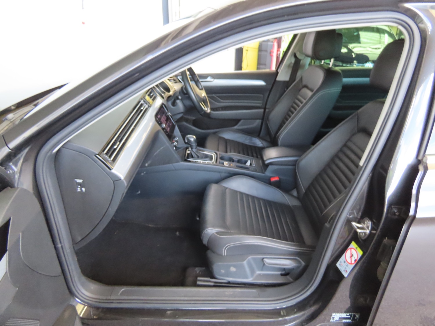 Used Volkswagen Passat 2023 for sale - 78150990: Photo 11