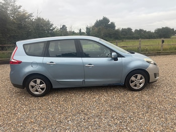 Used Renault Grand Scenic 2010 for sale - 75543092: Photo