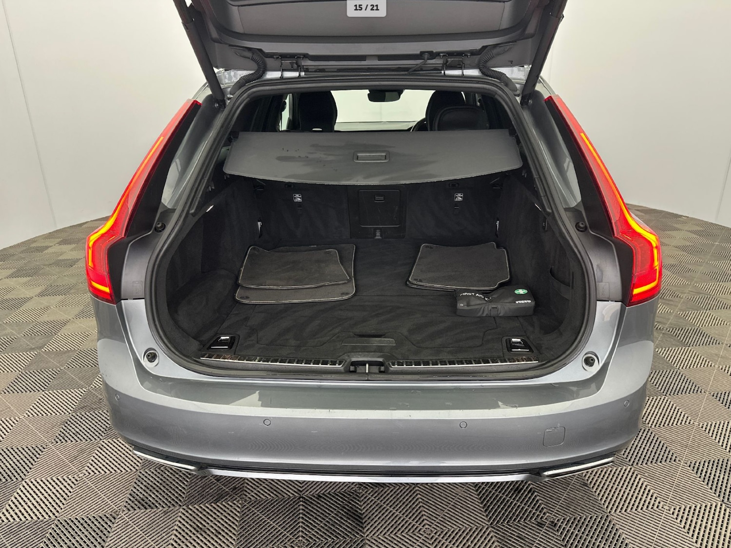 Used Volvo V90 2019 for sale - 76588392: Photo 8