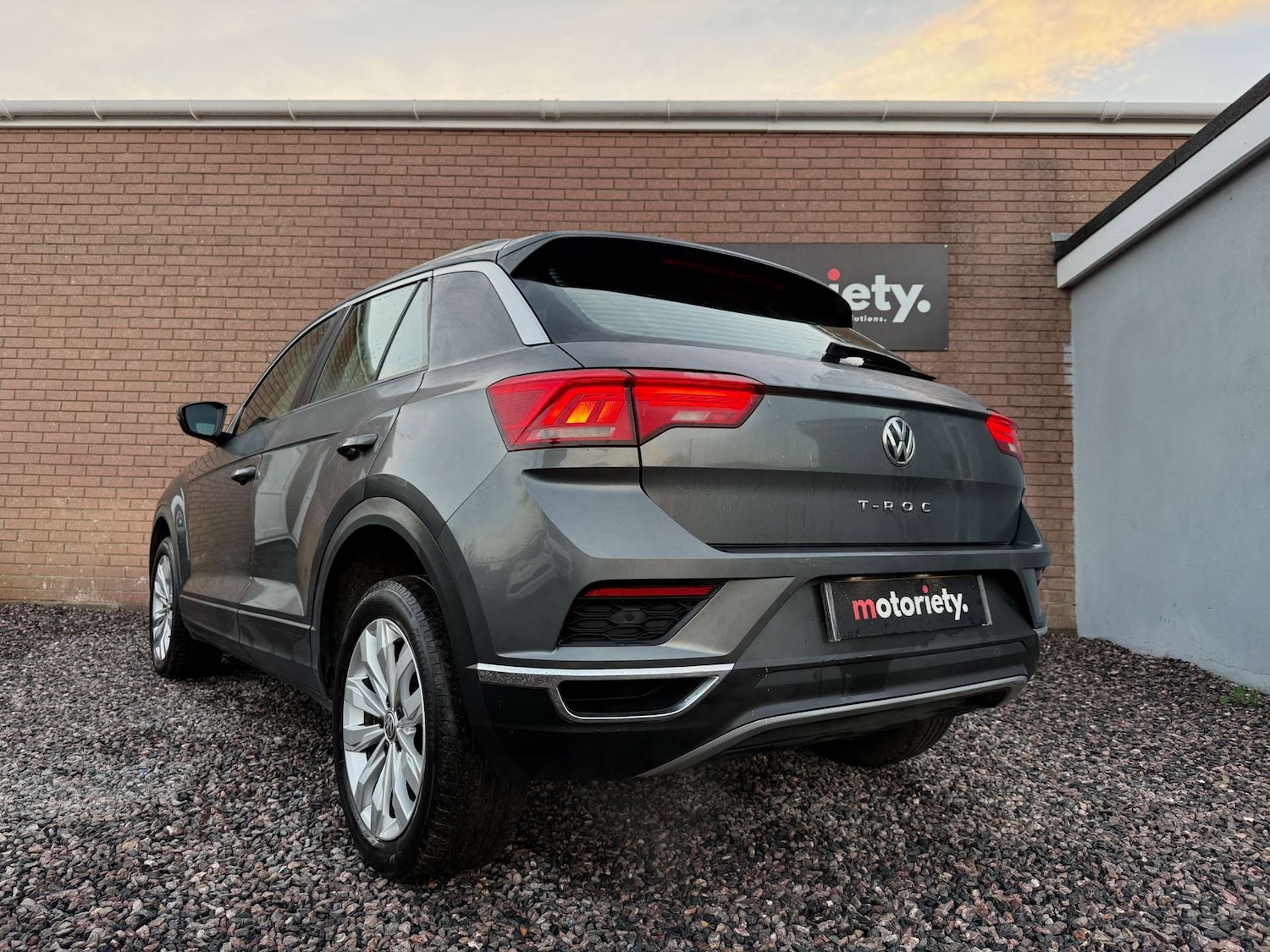 Used Volkswagen T-Roc 2018 for sale - 77274335: Photo 3