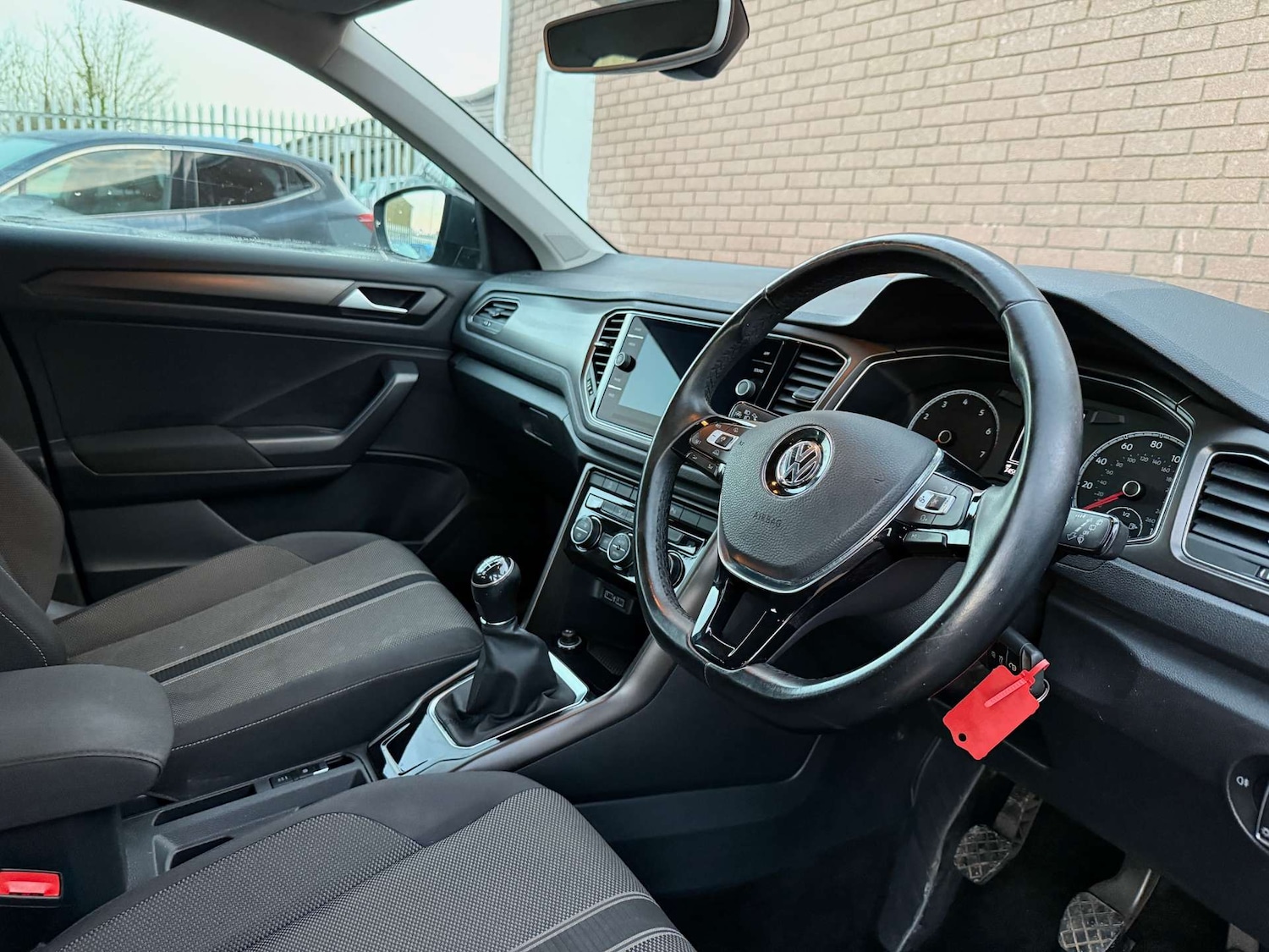 Used Volkswagen T-Roc 2018 for sale - 77274335: Photo 4