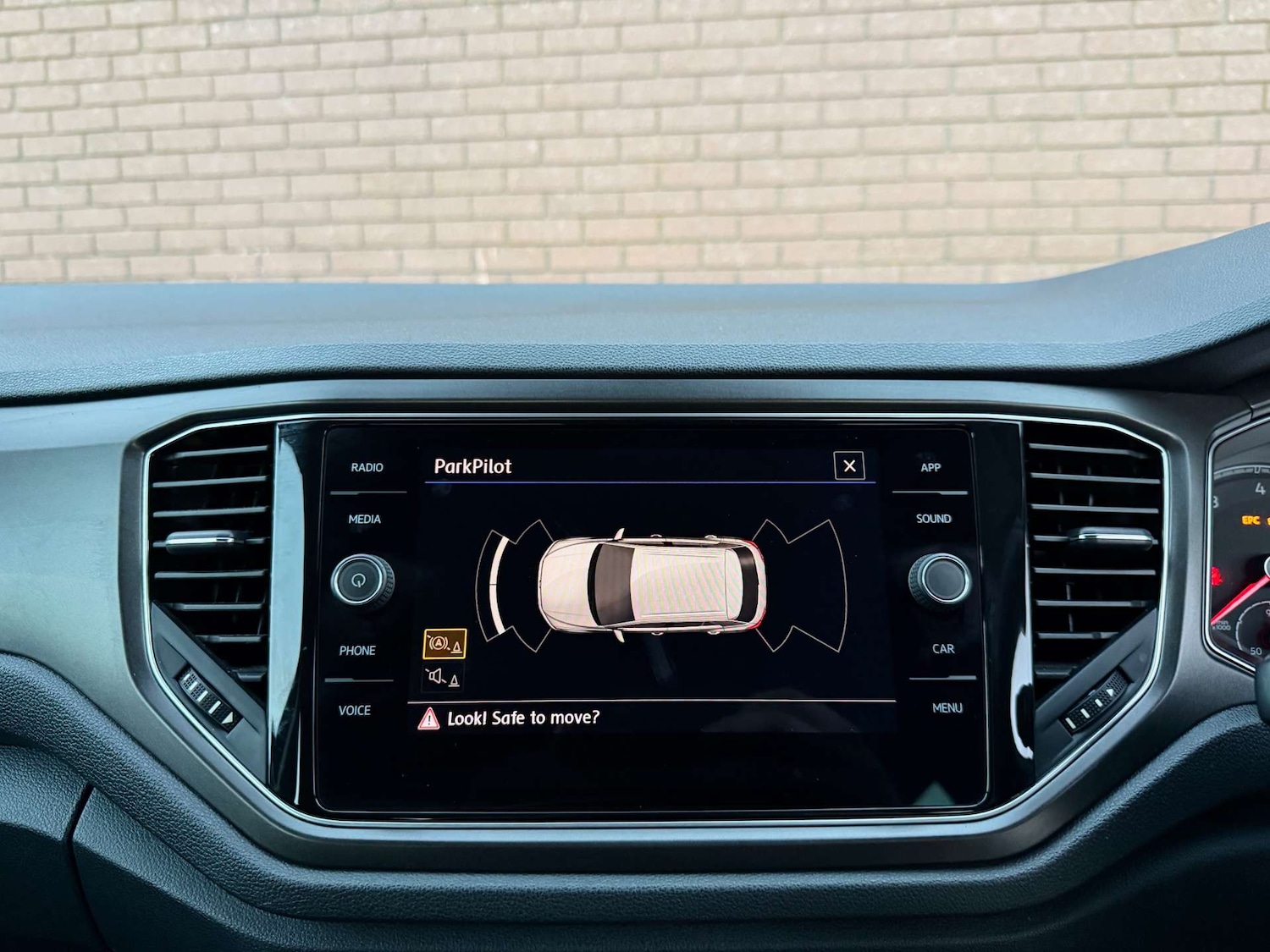 Used Volkswagen T-Roc 2018 for sale - 77274335: Photo 5