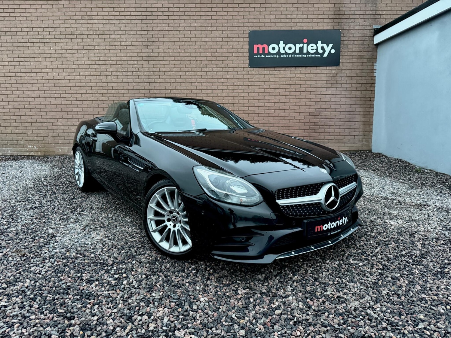 Used Mercedes-Benz SLC 2017 for sale - 76607762: Photo 1