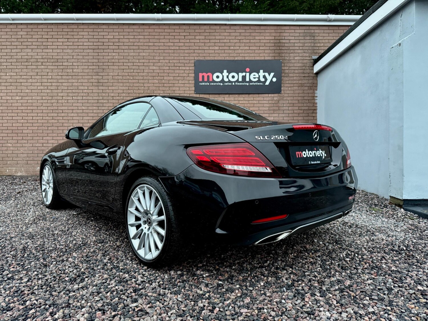 Used Mercedes-Benz SLC 2017 for sale - 76607762: Photo 2