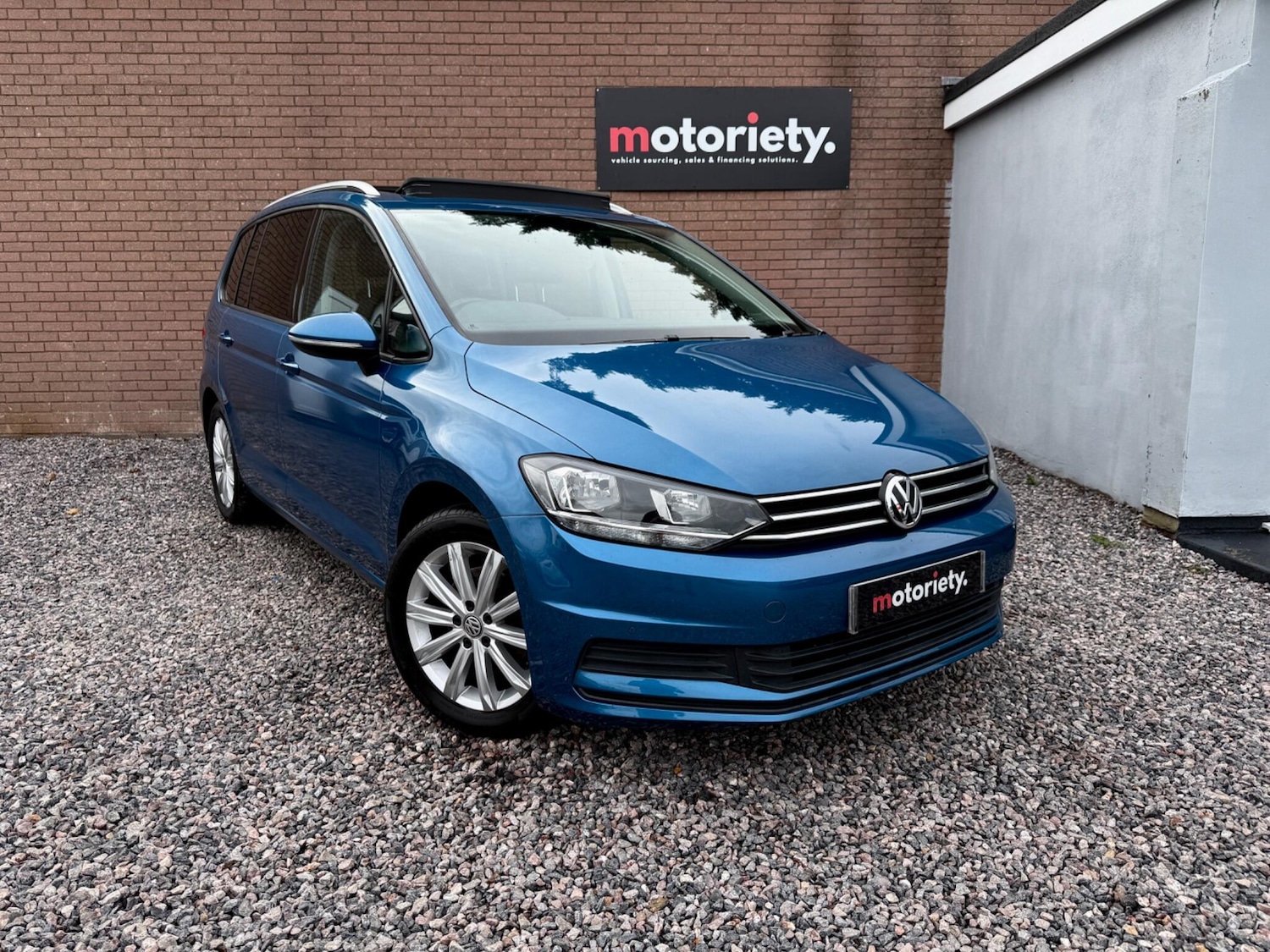Used Volkswagen Touran 2017 for sale - 76485433: Photo 1